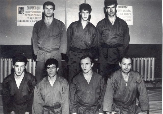 Секция рукопашного боя ЭРС "Динамо" 1987 г. (вверху: О.Величко, А. Прончатов, Ю. Соловьёв, внизу: Ю.Туровский, Б. Азимов, Д. Самощук, Ю. Лахтиков).