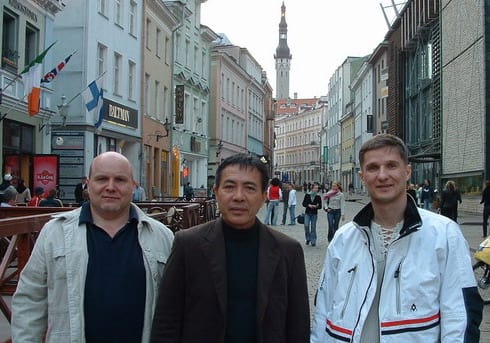Райнер Зейберт (6 дан, Германия), Хидеми Тамайозе (9 дан, Окинава, Япония) и Александр Зыков в Таллинне, 03.05.2006.